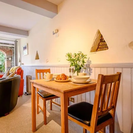 1 Bed In Keswick 28382 *